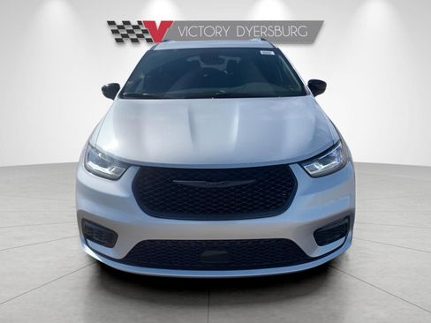 New 2026 Chrysler Pacifica Select image 3