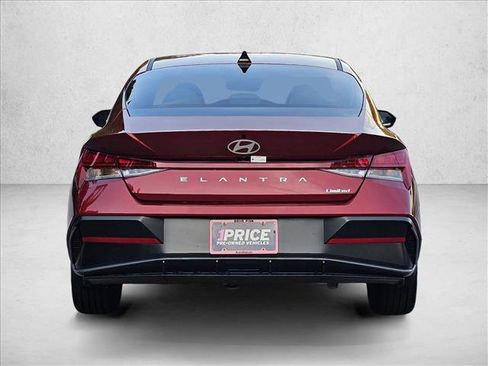 Used 2025 Hyundai Elantra Limited FWD image 8