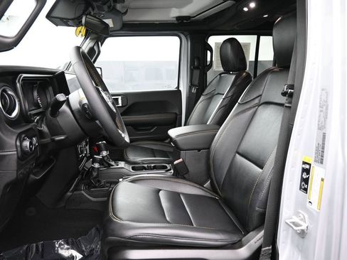 Used 2024 Jeep Wrangler Sahara image 17