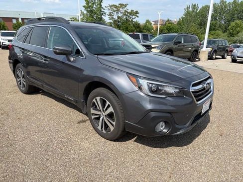 Used 2018 Subaru Outback 2.5i Limited AWD/4WD image 2