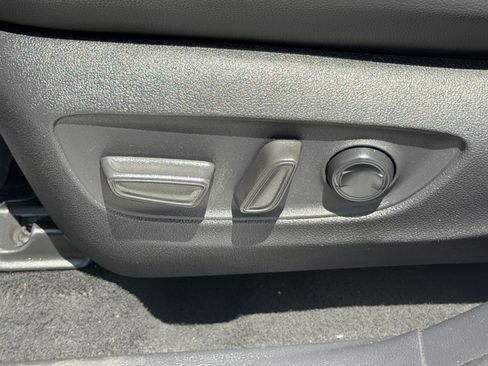 Used 2021 Toyota Highlander XLE AWD/4WD image 20