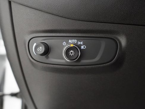Used 2023 Chevrolet Equinox LS w/ Driver Confidence II Package FWD image 18