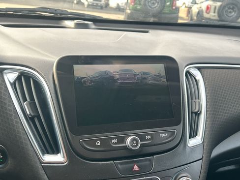 Used 2017 Chevrolet Malibu LT image 23