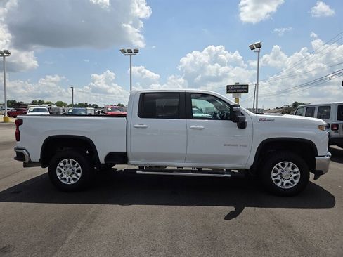 Used 2023 Chevrolet Silverado 2500 LT w/ Convenience Package AWD/4WD image 2