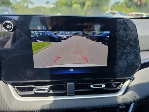 Used 2026 Chevrolet Equinox LT FWD image 23