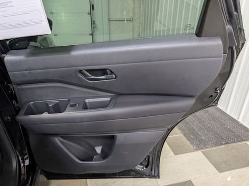 Used 2025 Nissan Pathfinder SV AWD/4WD image 25