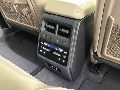 Used 2025 Porsche Macan Electric w/ Premium Package RWD image 32