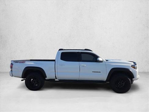 Used 2021 Toyota Tacoma TRD Sport w/ TRD Premium Sport Package AWD/4WD image 4