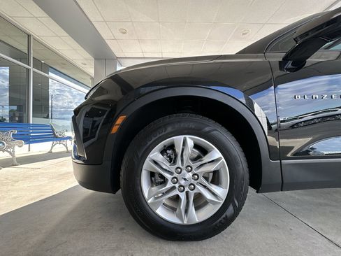 Used 2021 Chevrolet Blazer LT w/ Sound & Technology Package FWD image 32