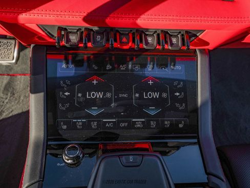 Used 2025 Lamborghini Urus SE image 24