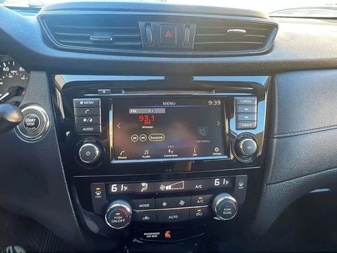 Used 2019 Nissan Rogue SV AWD/4WD image 17