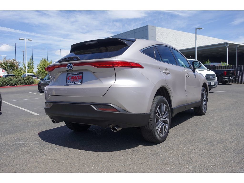 Certified 2023 Toyota Venza LE AWD/4WD image 3