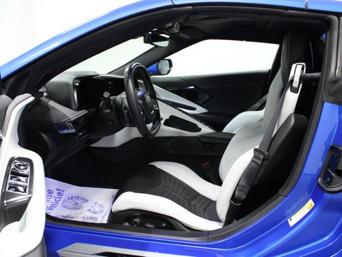 Used 2024 Chevrolet Corvette Stingray Preferred Conv w/ Z51 Performance Package RWD image 12