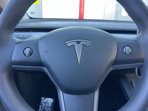 Used 2023 Tesla Model Y Long Range AWD/4WD image 23