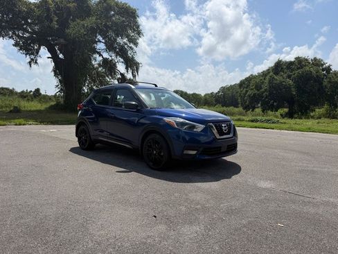 Used 2020 Nissan Kicks SR w/ Exterior Package FWD image 7