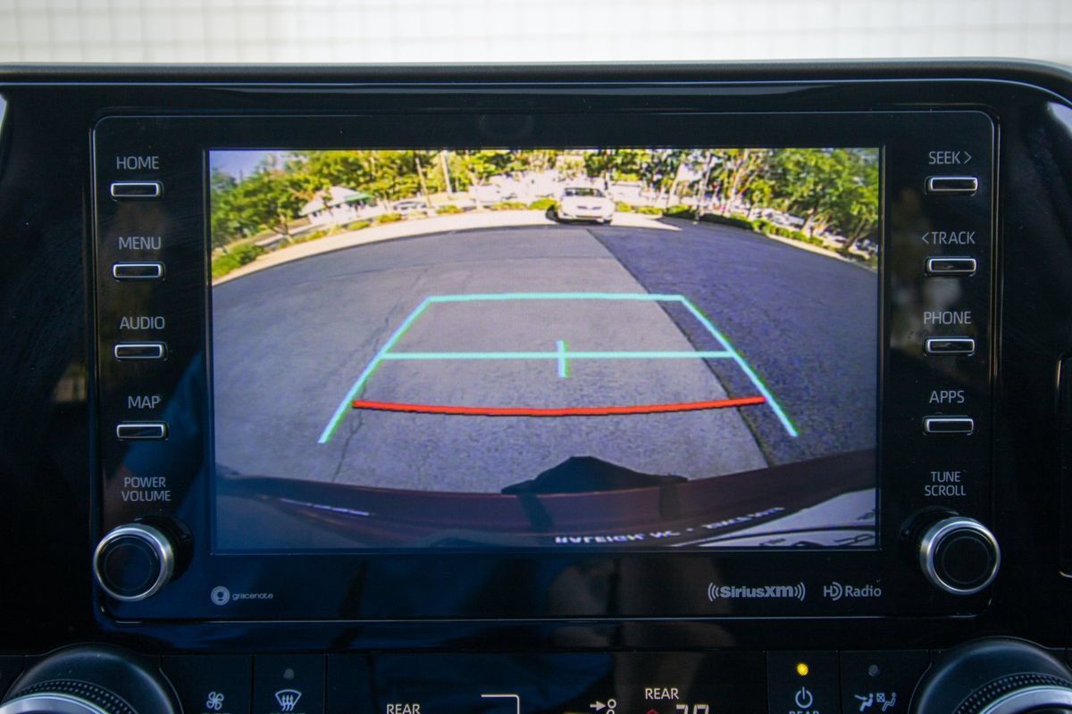 Used 2020 Toyota Highlander XLE FWD image 30