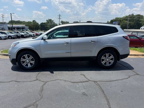 Used 2017 Chevrolet Traverse LT AWD/4WD image 4