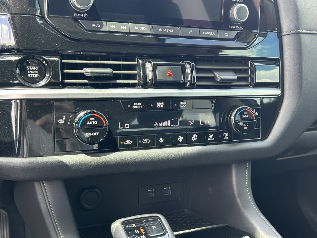 Used 2025 Nissan Pathfinder SV FWD image 28