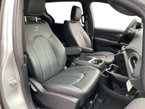 New 2026 Chrysler Pacifica Select w/ S Appearance Package image 27