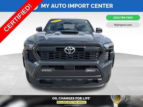 Used 2025 Toyota Tacoma TRD Sport image 2