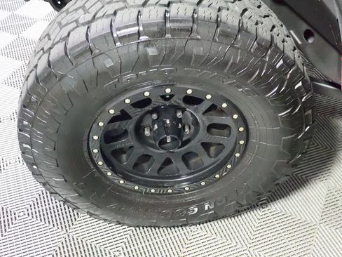 Used 2016 Jeep Wrangler Unlimited Sahara w/ Connectivity Group AWD/4WD image 17