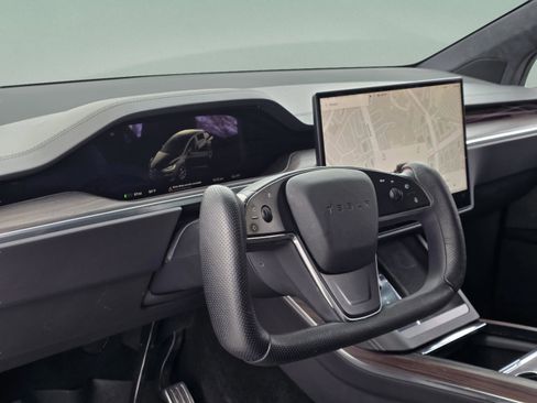 Used 2023 Tesla Model X image 11