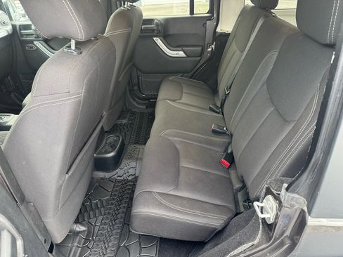 Used 2014 Jeep Wrangler Unlimited Rubicon w/ Connectivity Group image 10