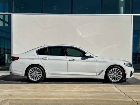 Used 2021 BMW 530i w/ Convenience Package image 3