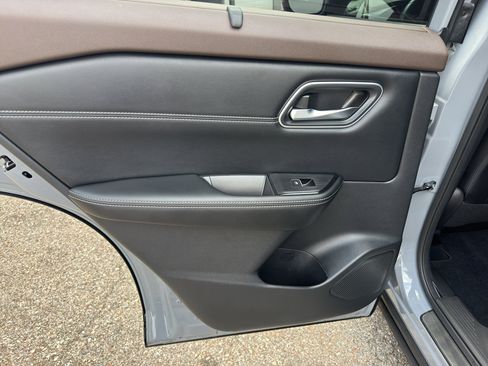 Certified 2023 Nissan Rogue Platinum w/ Platinum Premium Package image 18