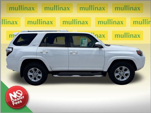 Used 2016 Toyota 4Runner SR5 Premium RWD image 2