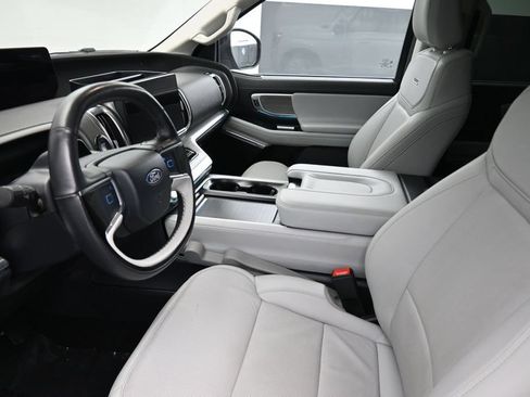 Used 2025 Ford Expedition Max Platinum AWD/4WD image 9