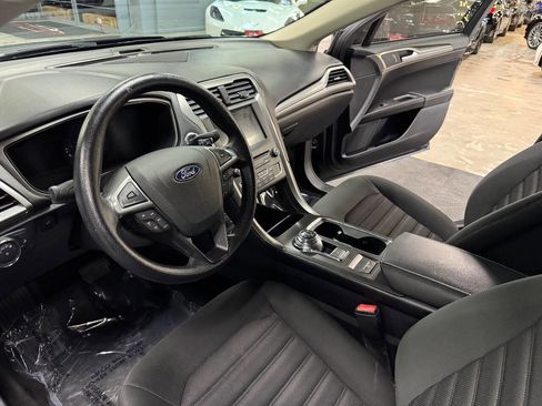Used 2018 Ford Fusion SE w/ Fusion SE Technology Package image 30