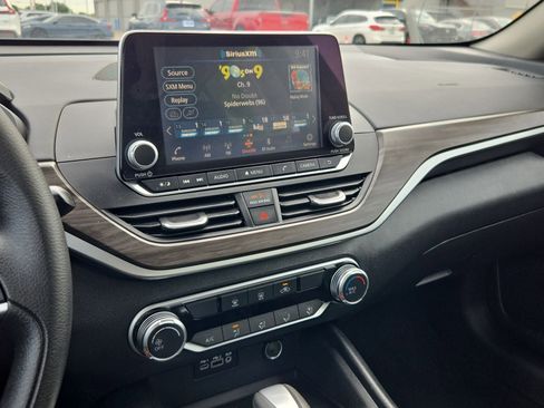 Used 2025 Nissan Altima 2.5 SV image 23