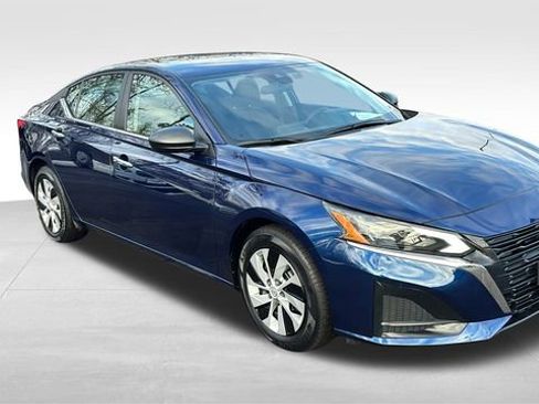 Used 2024 Nissan Altima 2.5 S image 30