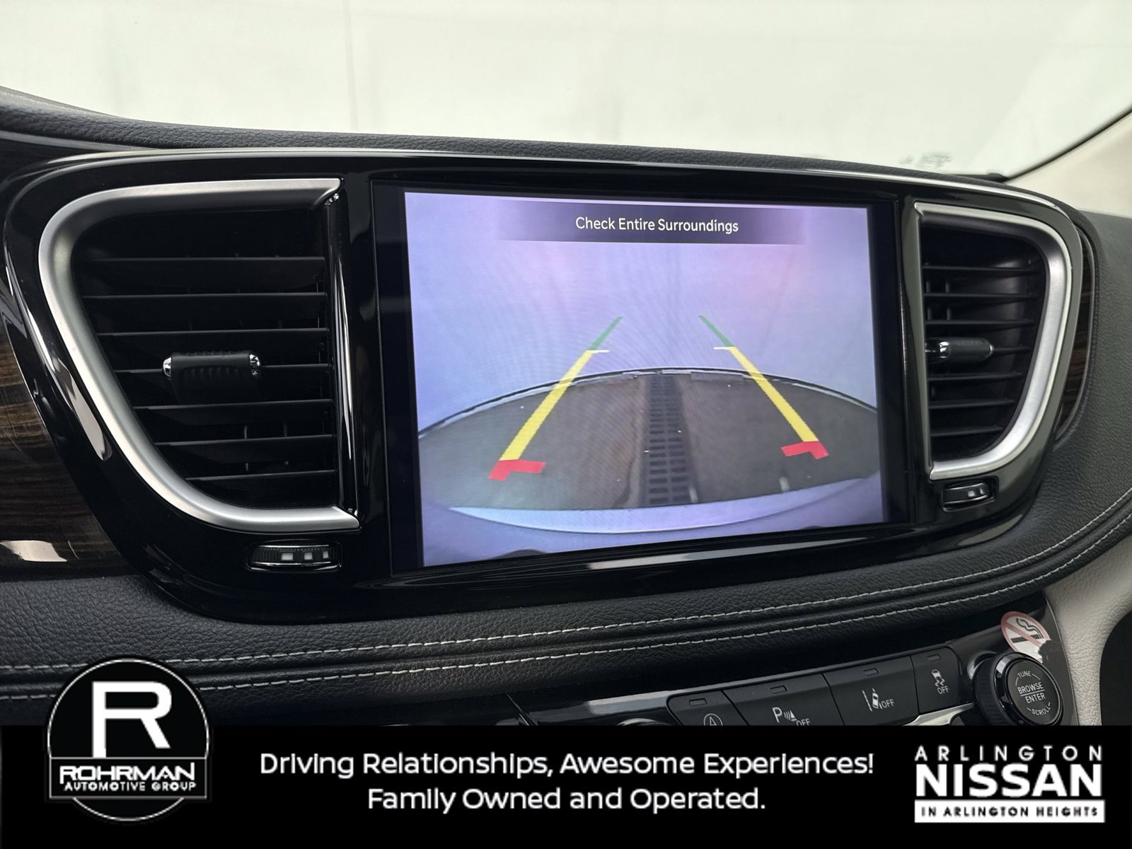 Used 2023 Chrysler Pacifica Limited FWD image 8