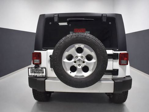 Used 2015 Jeep Wrangler Sahara w/ Connectivity Group AWD/4WD image 9