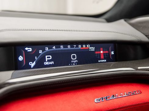 Used 2018 Ferrari GTC4Lusso AWD/4WD image 33