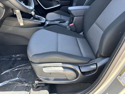 Used 2025 Kia Soul LX w/ LX Technology Package FWD image 18