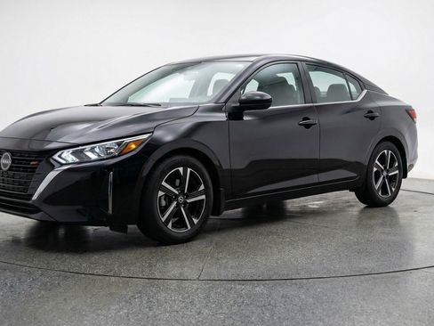 Used 2025 Nissan Sentra SV image 3