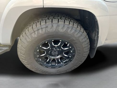 Used 2019 Toyota 4Runner SR5 AWD/4WD image 13