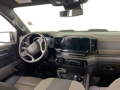 Used 2024 Chevrolet Silverado 1500 ZR2 image 32