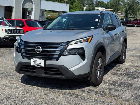 Used 2024 Nissan Rogue S AWD/4WD image 10