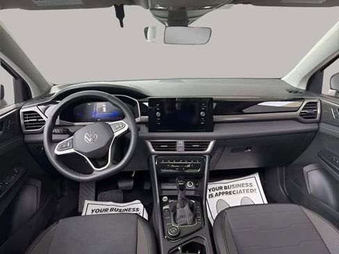 New 2026 Volkswagen Taos SE image 8