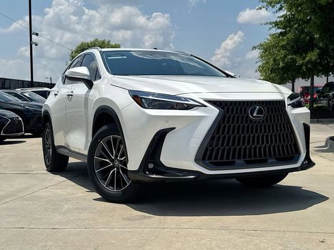 Used 2025 Lexus NX 250 FWD w/ Premium Package image 2