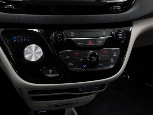 Used 2023 Chrysler Voyager LX image 30