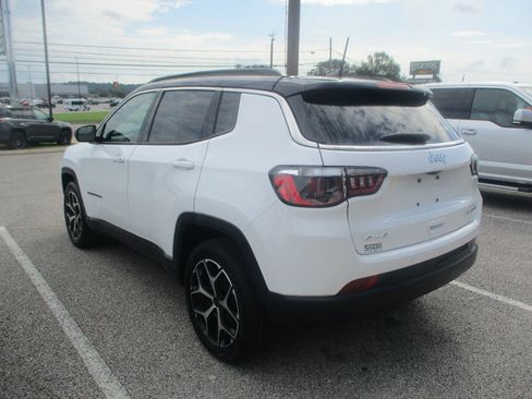 Used 2025 Jeep Compass Limited AWD/4WD image 18