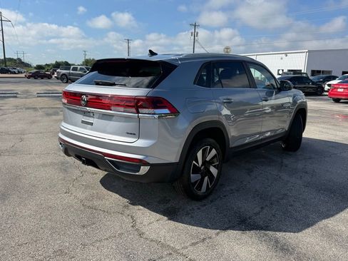 Used 2024 Volkswagen Atlas Cross Sport SE AWD/4WD image 3