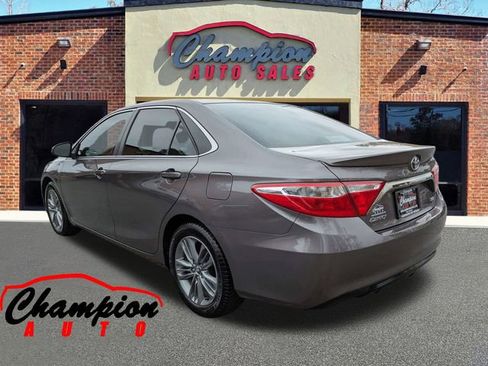 Used 2015 Toyota Camry SE image 9