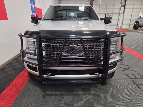 Used 2019 Ford F250 Platinum w/ Platinum Ultimate Package image 4
