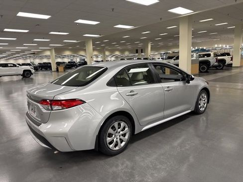 Used 2020 Toyota Corolla LE image 7